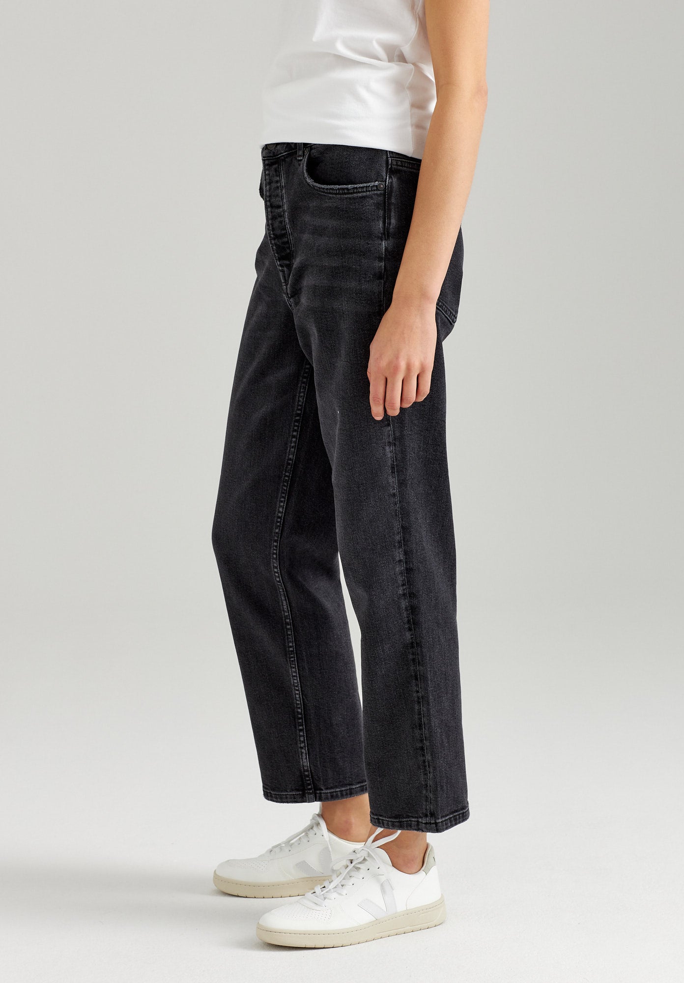TT202 Straight Cropped Jeans