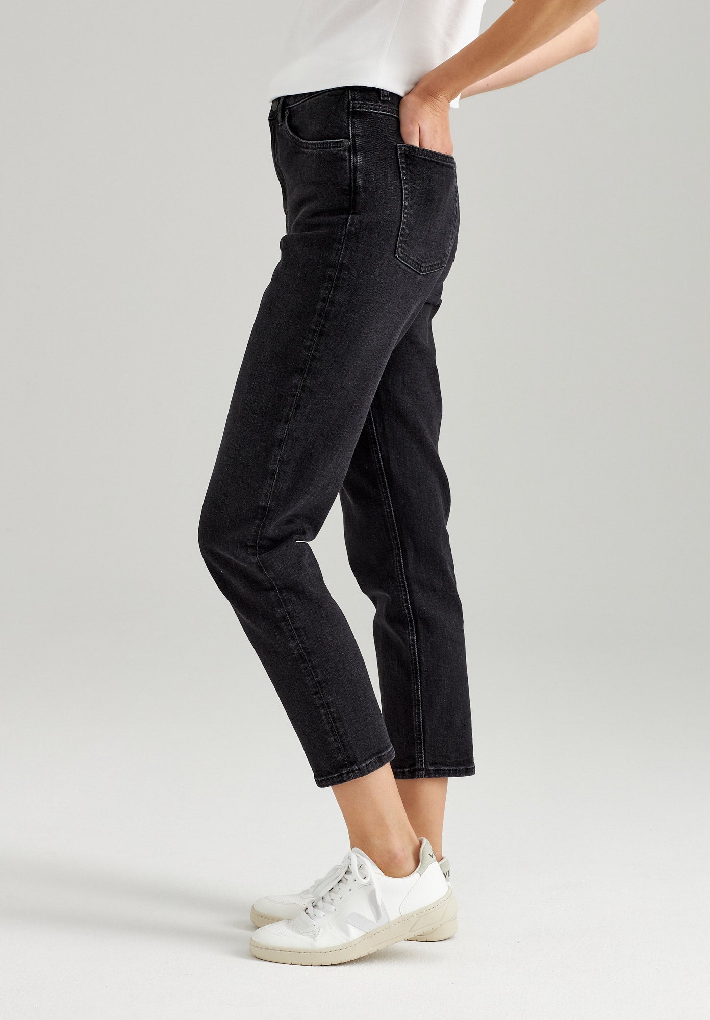 TT203 Mom Cropped Jeans