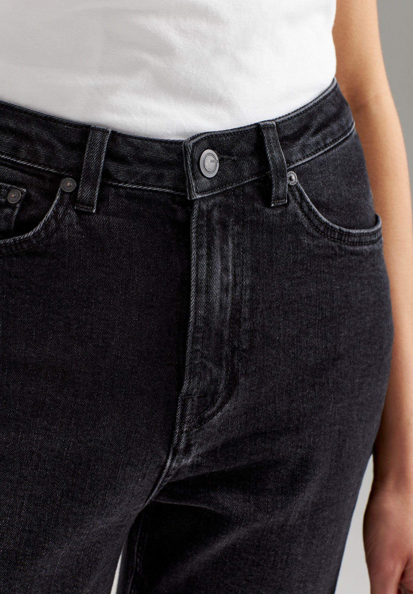 TT203 Mom Cropped Jeans