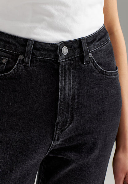 TT203 Mom Cropped Jeans